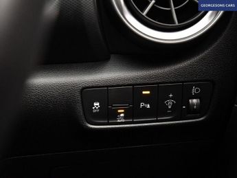 HYUNDAI KONA 39kWh Premium SUV 5dr Electric Auto (10.5kW Charger) (136 ps)