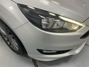 FORD FOCUS 1.5 TDCi ST-Line Hatchback 5dr Diesel Manual Euro 6 (s/s) (120 p