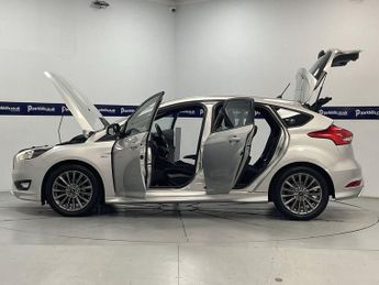 FORD FOCUS 1.5 TDCi ST-Line Hatchback 5dr Diesel Manual Euro 6 (s/s) (120 p