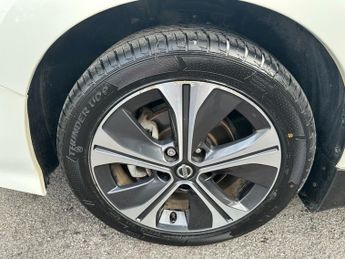 NISSAN LEAF 40kWh Tekna Hatchback 5dr Electric Auto (150 ps)
