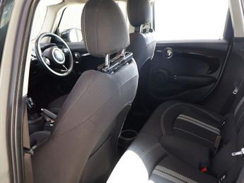 MINI HATCH 2.0 Cooper S Classic Hatchback 5dr Petrol Steptronic Euro 6 (s/s