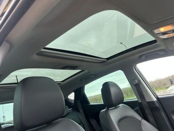 HYUNDAI IX35 2.0 CRDi Premium SUV 5dr Diesel Manual 4WD Euro 5 (134 bhp)