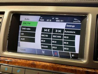 JAGUAR XF 3.0d V6 Premium Luxury Saloon 4dr Diesel Auto Euro 5 (240 ps)