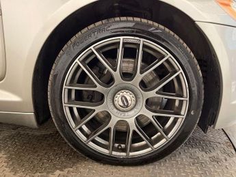 JAGUAR XF 3.0d V6 Premium Luxury Saloon 4dr Diesel Auto Euro 5 (240 ps)