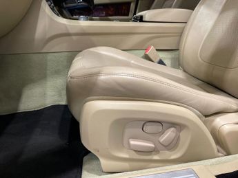 JAGUAR XF 3.0d V6 Premium Luxury Saloon 4dr Diesel Auto Euro 5 (240 ps)