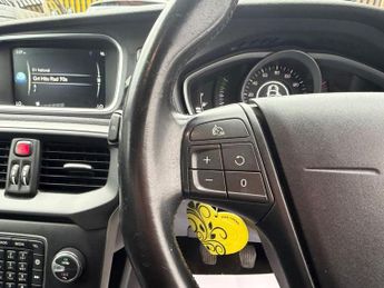 VOLVO V40 2.0 D2 ES Nav Hatchback 5dr Diesel Manual Euro 6 (s/s) (120 ps)