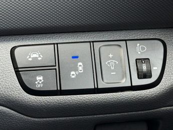 HYUNDAI IONIQ 1.6 h-GDi Premium SE Hatchback 5dr Petrol Hybrid DCT Euro 6 (s/s