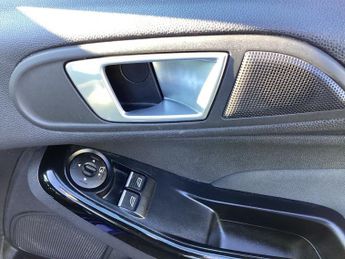 FORD FIESTA 1.5 TDCi ECOnetic Titanium Hatchback 5dr Diesel Manual Euro 6 (s