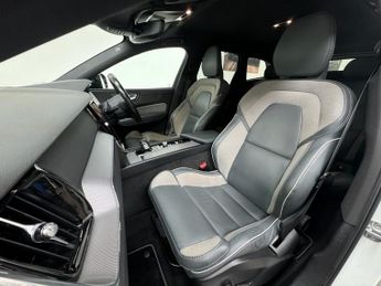 VOLVO XC60 2.0 B5 MHEV R-Design SUV 5dr Petrol Hybrid Auto AWD Euro 6 (s/s)