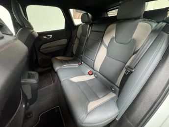 VOLVO XC60 2.0 B5 MHEV R-Design SUV 5dr Petrol Hybrid Auto AWD Euro 6 (s/s)