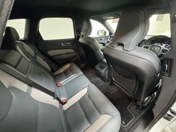 VOLVO XC60 2.0 B5 MHEV R-Design SUV 5dr Petrol Hybrid Auto AWD Euro 6 (s/s)