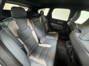 VOLVO XC60 2.0 B5 MHEV R-Design SUV 5dr Petrol Hybrid Auto AWD Euro 6 (s/s)