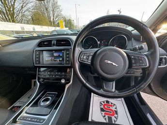 JAGUAR XE 2.0d Portfolio Saloon 4dr Diesel Auto Euro 6 (s/s) (180 ps)