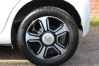 TOYOTA AYGO 1.0 VVT-i x-clusiv3 Hatchback 5dr Petrol x-shift Euro 6 (68 ps)