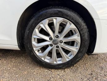 AUDI A4 AVANT 2.0 TDI 30 Technik Estate 5dr Diesel S Tronic Euro 6 (s/s) 