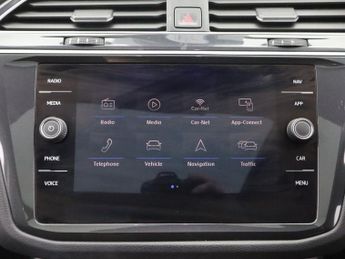 VOLKSWAGEN TIGUAN 2.0 TDI SEL SUV 5dr Diesel Manual Euro 6 (s/s) (150 ps)