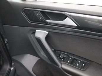 VOLKSWAGEN TIGUAN 2.0 TDI SEL SUV 5dr Diesel Manual Euro 6 (s/s) (150 ps)