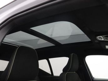 VOLVO XC40 2.0 D3 R-Design SUV 5dr Diesel Auto AWD Euro 6 (s/s) (150 ps)