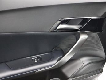 MG MG 4 64kWh SE Long Range Hatchback 5dr Electric Auto (203 ps)