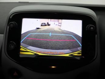 TOYOTA AYGO 1.0 VVT-i x-play Hatchback 5dr Petrol Manual Euro 6 (71 ps)