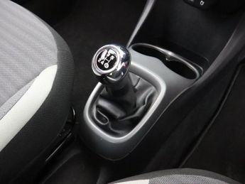 TOYOTA AYGO 1.0 VVT-i x-play Hatchback 5dr Petrol Manual Euro 6 (71 ps)