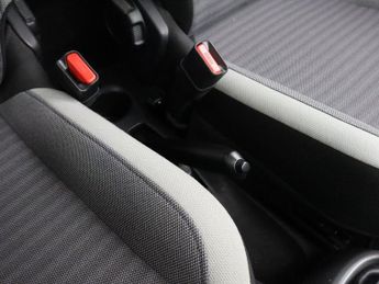 TOYOTA AYGO 1.0 VVT-i x-play Hatchback 5dr Petrol Manual Euro 6 (71 ps)