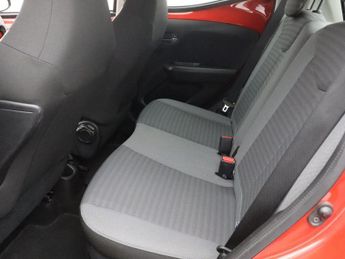 TOYOTA AYGO 1.0 VVT-i x-play Hatchback 5dr Petrol Manual Euro 6 (71 ps)