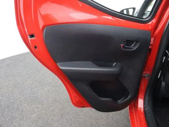 TOYOTA AYGO 1.0 VVT-i x-play Hatchback 5dr Petrol Manual Euro 6 (71 ps)