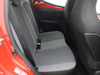 TOYOTA AYGO 1.0 VVT-i x-play Hatchback 5dr Petrol Manual Euro 6 (71 ps)