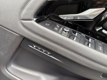 LAND ROVER RANGE ROVER EVOQUE 2.0 D150 R-Dynamic SE SUV 5dr Diesel Auto 4WD Euro 6 (s/s) (150 