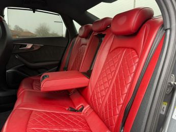 AUDI S4 3.0 TFSI V6 Saloon 4dr Petrol Tiptronic quattro Euro 6 (s/s) (35