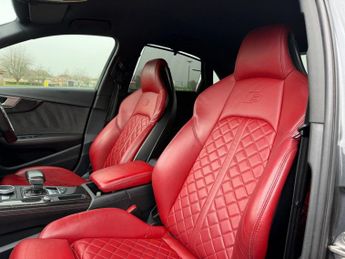 AUDI S4 3.0 TFSI V6 Saloon 4dr Petrol Tiptronic quattro Euro 6 (s/s) (35