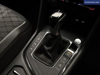 VOLKSWAGEN TIGUAN 1.5 TSI R-Line SUV 5dr Petrol DSG Euro 6 (s/s) (150 ps)