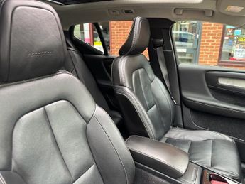 VOLVO XC40 2.0 D3 Inscription SUV 5dr Diesel Auto Euro 6 (s/s) (150 ps)