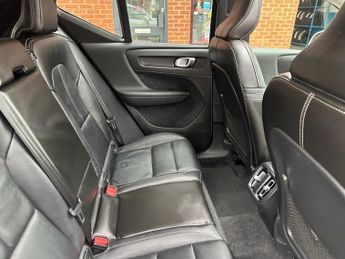 VOLVO XC40 2.0 D3 Inscription SUV 5dr Diesel Auto Euro 6 (s/s) (150 ps)