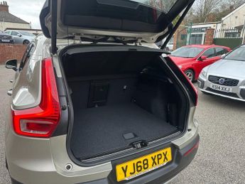 VOLVO XC40 2.0 D3 Inscription SUV 5dr Diesel Auto Euro 6 (s/s) (150 ps)