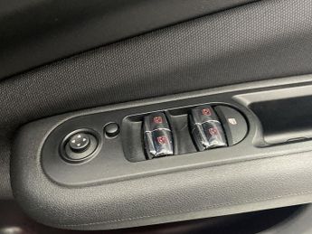 MINI CLUBMAN 1.5 Cooper Estate 6dr Petrol Manual Euro 6 (s/s) (136 ps) - AA I