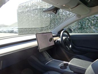 TESLA Model 3 Standard Range Plus Saloon 4dr Electric Auto RWD (241 bhp)