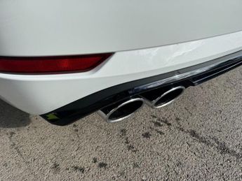 VOLKSWAGEN GOLF 2.0 TSI R Estate 5dr Petrol DSG 4Motion Euro 6 (s/s) (310 ps) * 