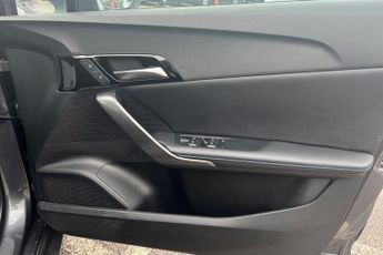 MG MG 4 64kWh SE Long Range Hatchback 5dr Electric Auto (203 ps) Rear Pa