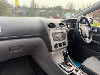 FORD FOCUS 1.6 Zetec Hatchback 5dr Petrol Automatic (184 g/km, 99 bhp)