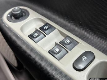 RENAULT ZOE 22kWh Dynamique Intens Hatchback 5dr Electric Auto (Battery Leas