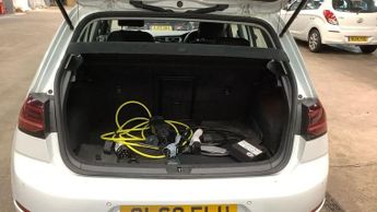 VOLKSWAGEN E-GOLF 35.8kWh e-Golf Hatchback 5dr Electric Auto (136 ps)