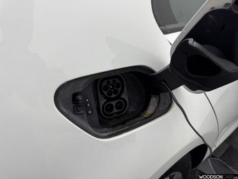 VOLKSWAGEN E-GOLF 35.8kWh e-Golf Hatchback 5dr Electric Auto (136 ps)
