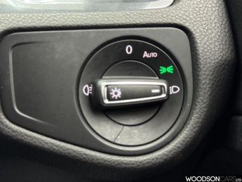 VOLKSWAGEN E-GOLF 35.8kWh e-Golf Hatchback 5dr Electric Auto (136 ps)