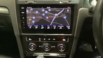 VOLKSWAGEN E-GOLF 35.8kWh e-Golf Hatchback 5dr Electric Auto (136 ps)