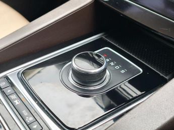 JAGUAR F-PACE 2.0 D180 Prestige SUV 5dr Diesel Auto AWD Euro 6 (s/s) (180 ps)