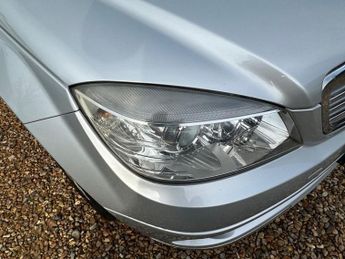 MERCEDES-BENZ C-CLASS 2.1 C220 CDI Elegance Saloon 4dr Diesel Auto Euro 4 (170 ps)