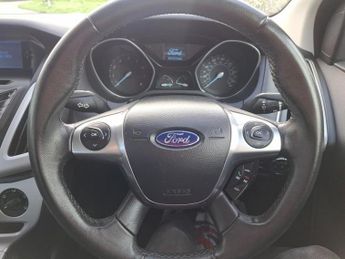 FORD FOCUS 1.6 Zetec Estate 5dr Petrol Powershift Euro 5 (125 ps)