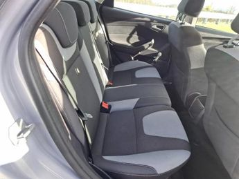 FORD FOCUS 1.6 Zetec Estate 5dr Petrol Powershift Euro 5 (125 ps)